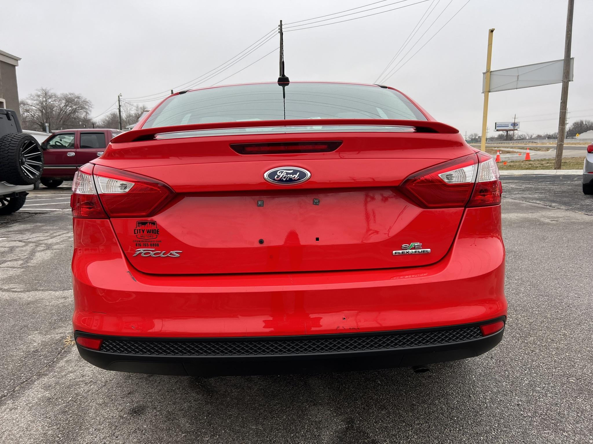 Ford FOCUS 2014 RED