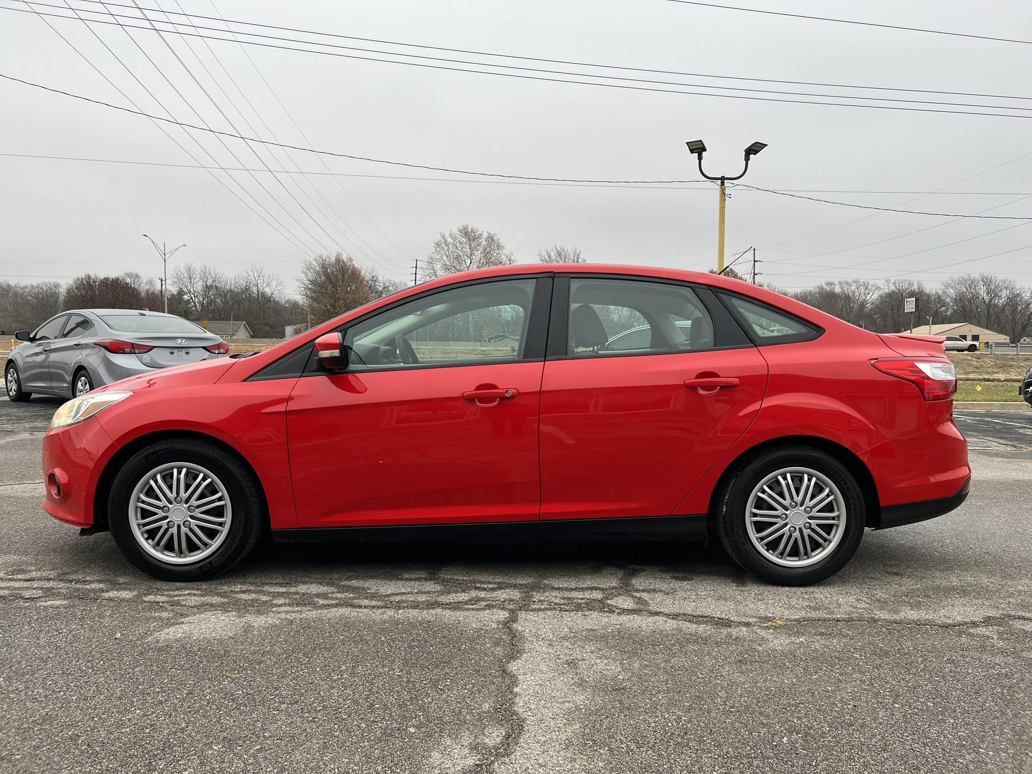 Ford FOCUS 2014 RED