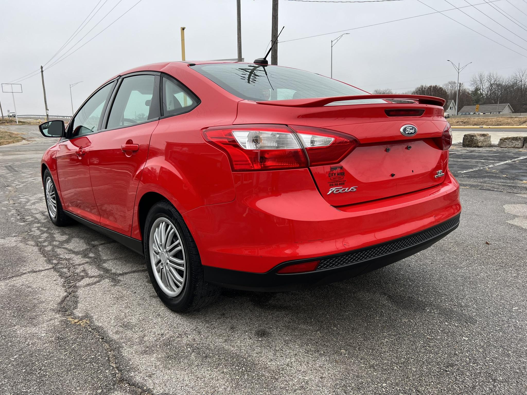 Ford FOCUS 2014 RED