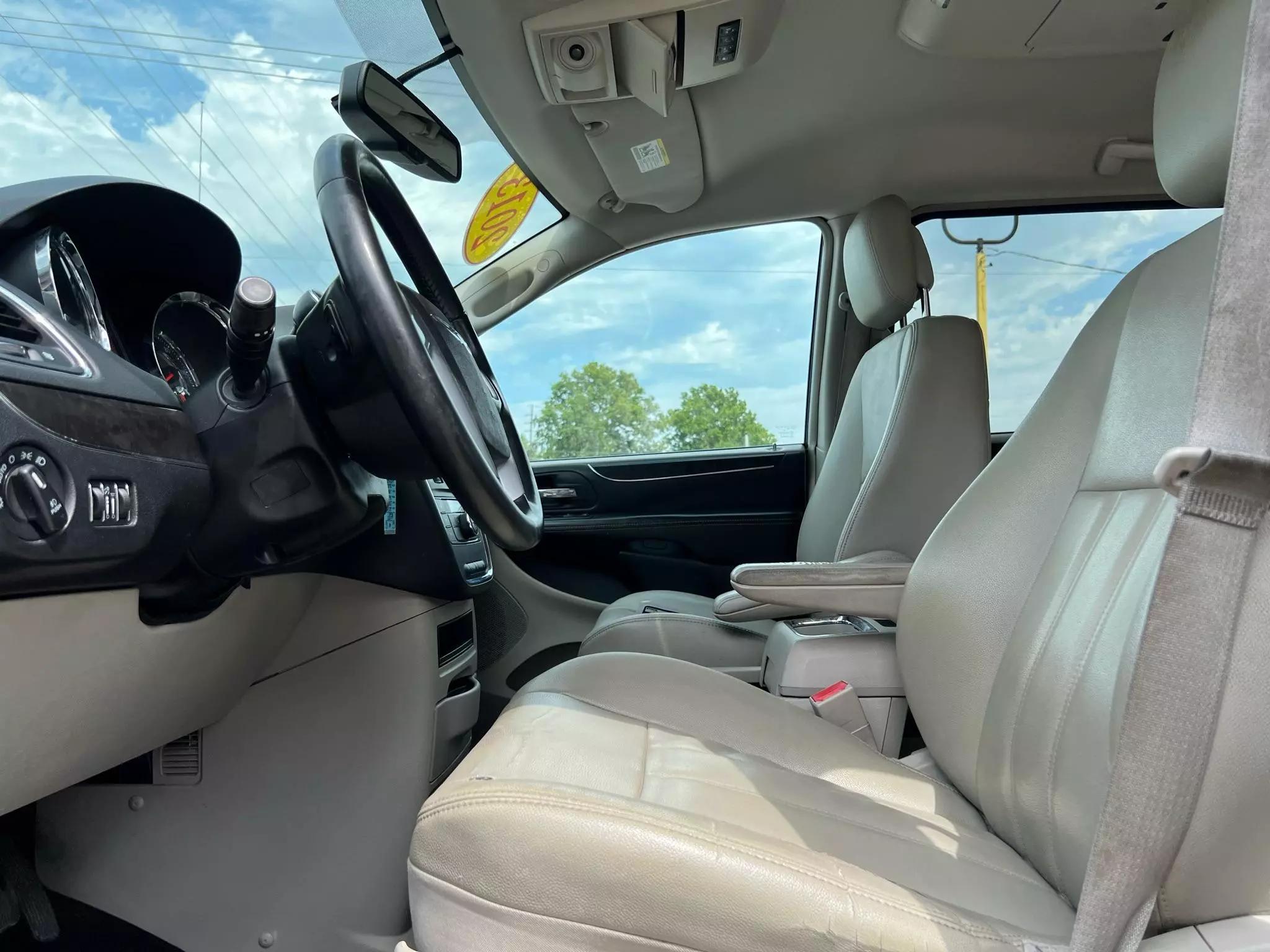 Chrysler Town and Country 2013 Blue