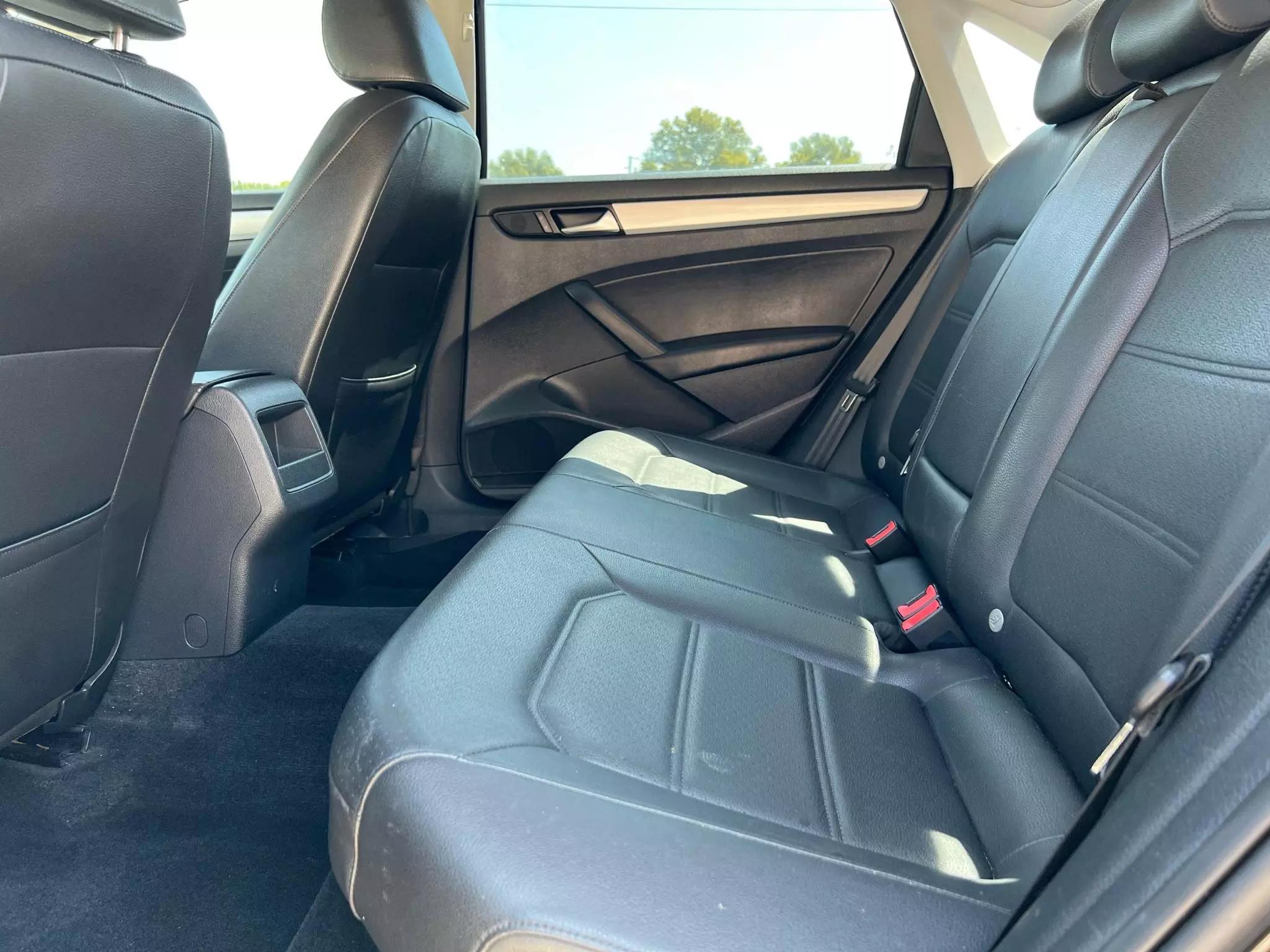 Volkswagen Passat 2012 Black