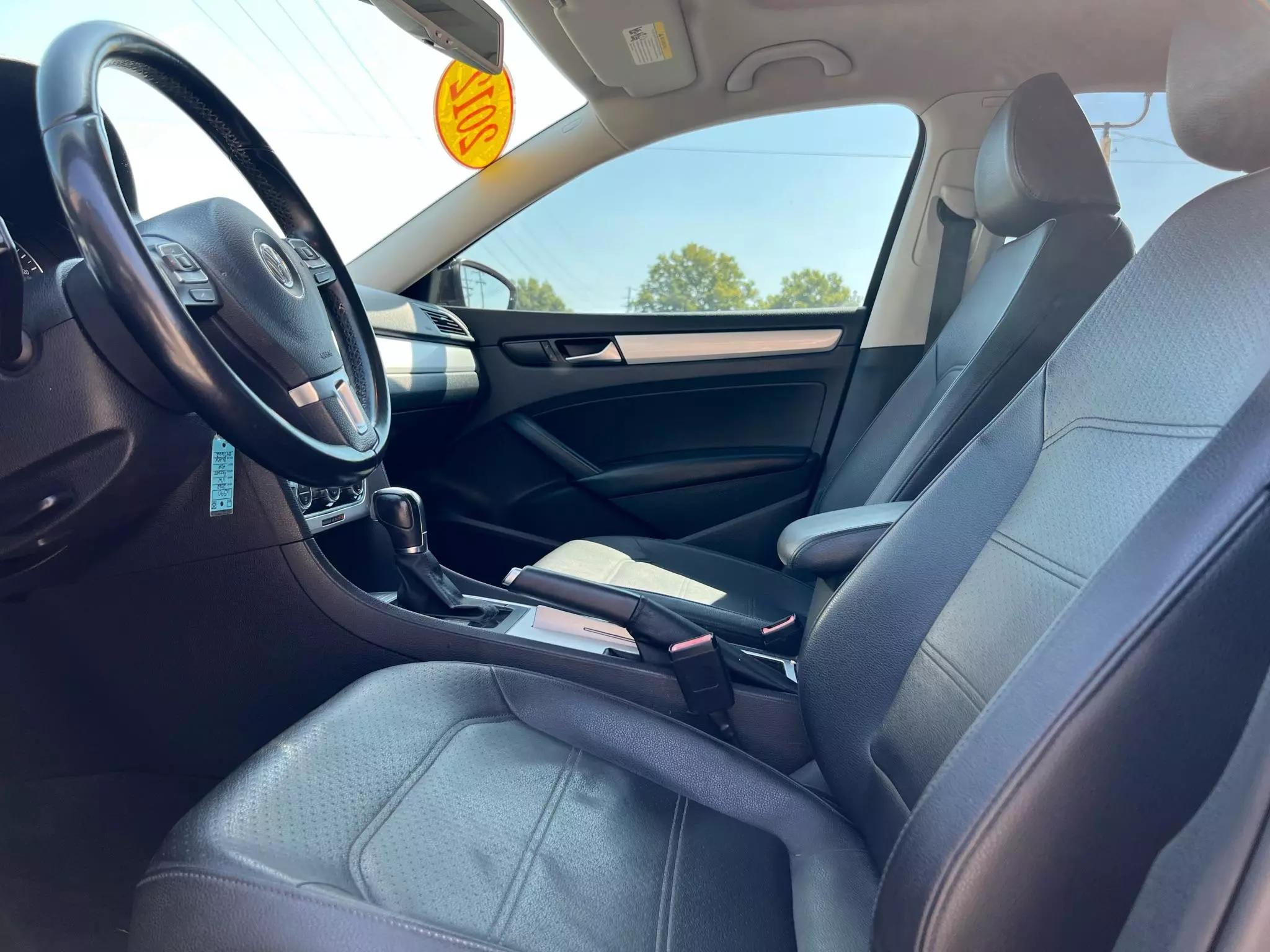 Volkswagen Passat 2012 Black