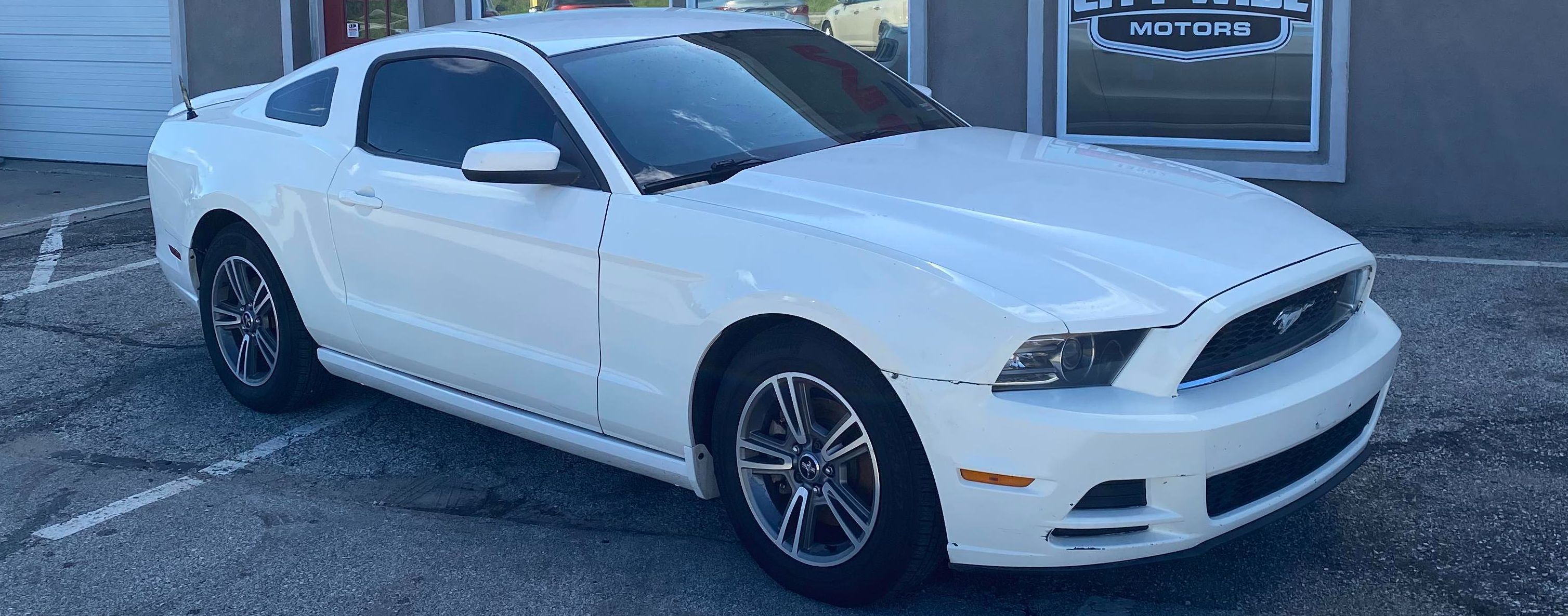 Ford Mustang 2013 White