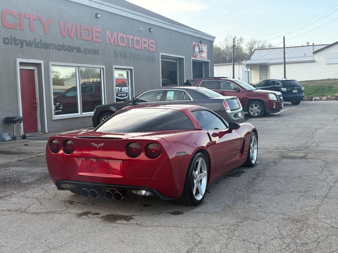 Chevrolet Corvette 2005 Red